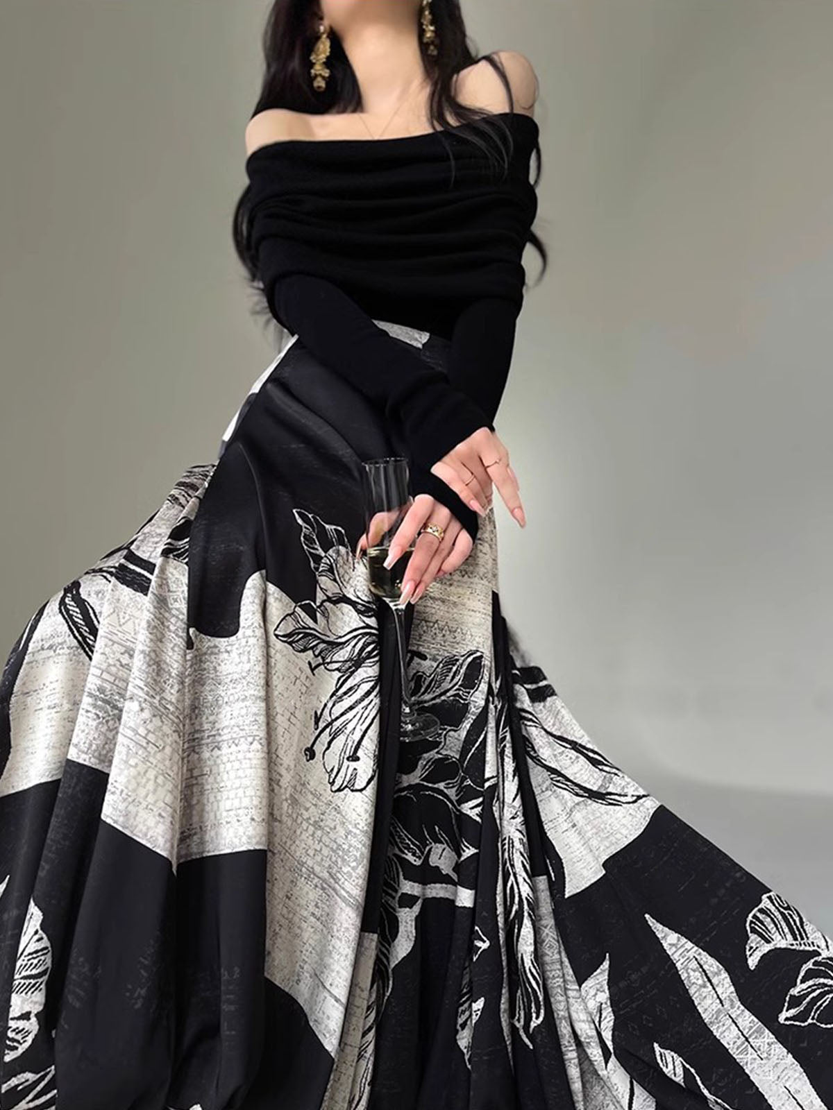 Women's Midi Skirt with Side Zipper and Bud Waist