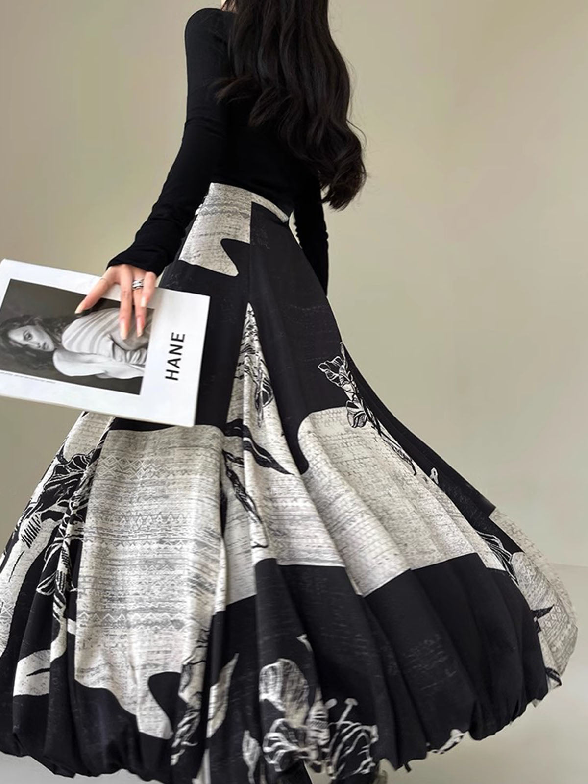 Women's Midi Skirt with Side Zipper and Bud Waist