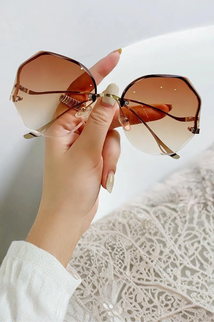 Women's Oversized Gradient Rimless Sunglasses - Summer Accessory