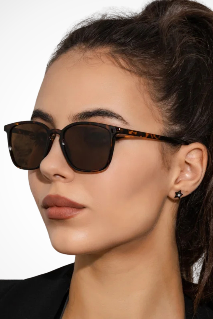 Women's Tortoiseshell Square Frame Sunglasses - Summer Accessory