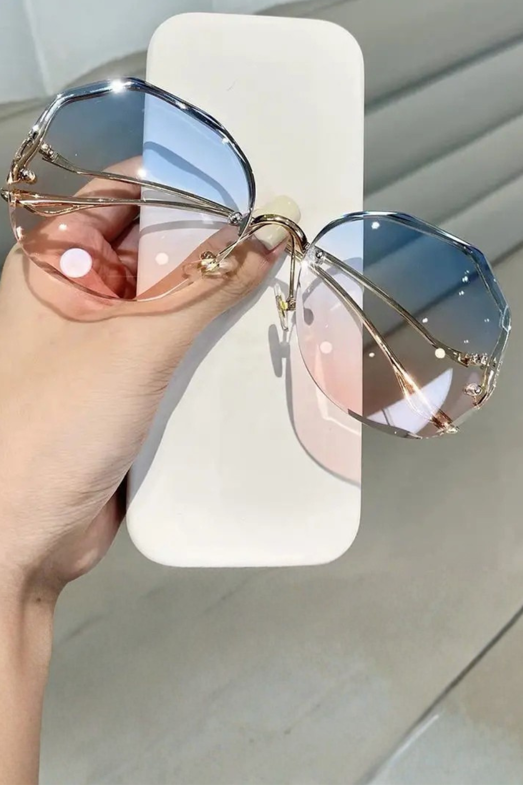 Women's Oversized Gradient Rimless Sunglasses - Summer Accessory