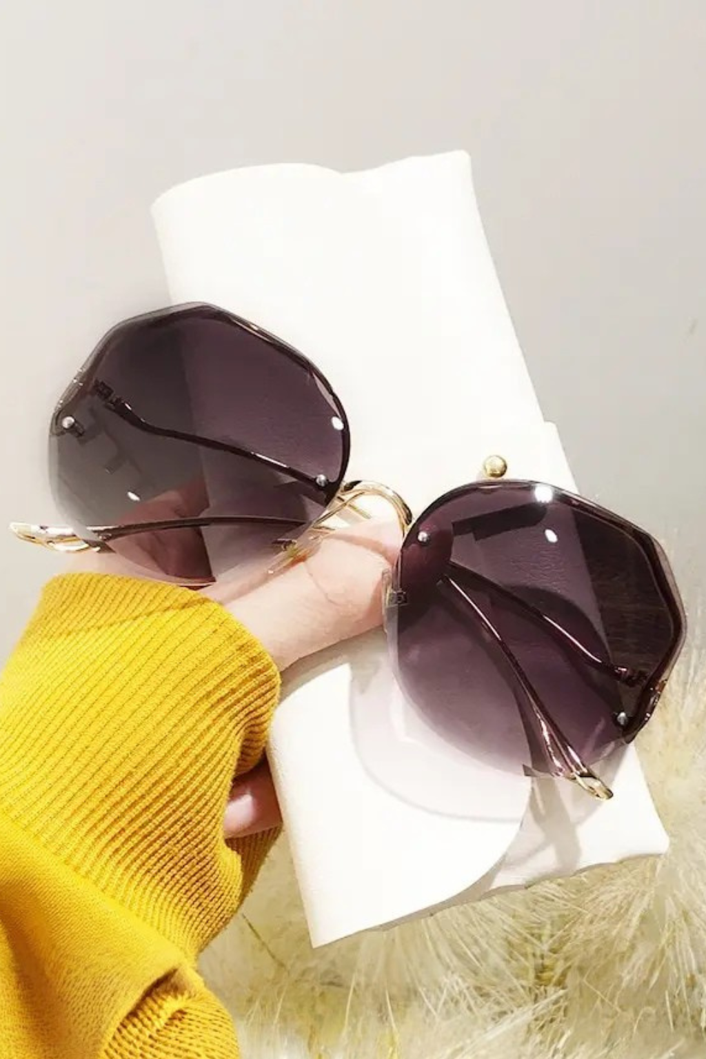 Women's Oversized Gradient Rimless Sunglasses - Summer Accessory