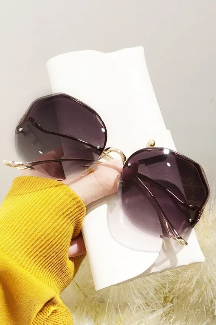 Women's Oversized Gradient Rimless Sunglasses - Summer Accessory