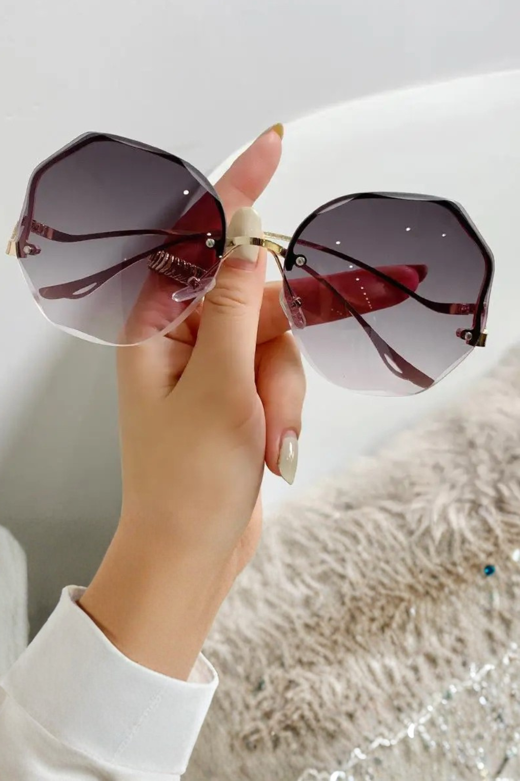 Women's Oversized Gradient Rimless Sunglasses - Summer Accessory
