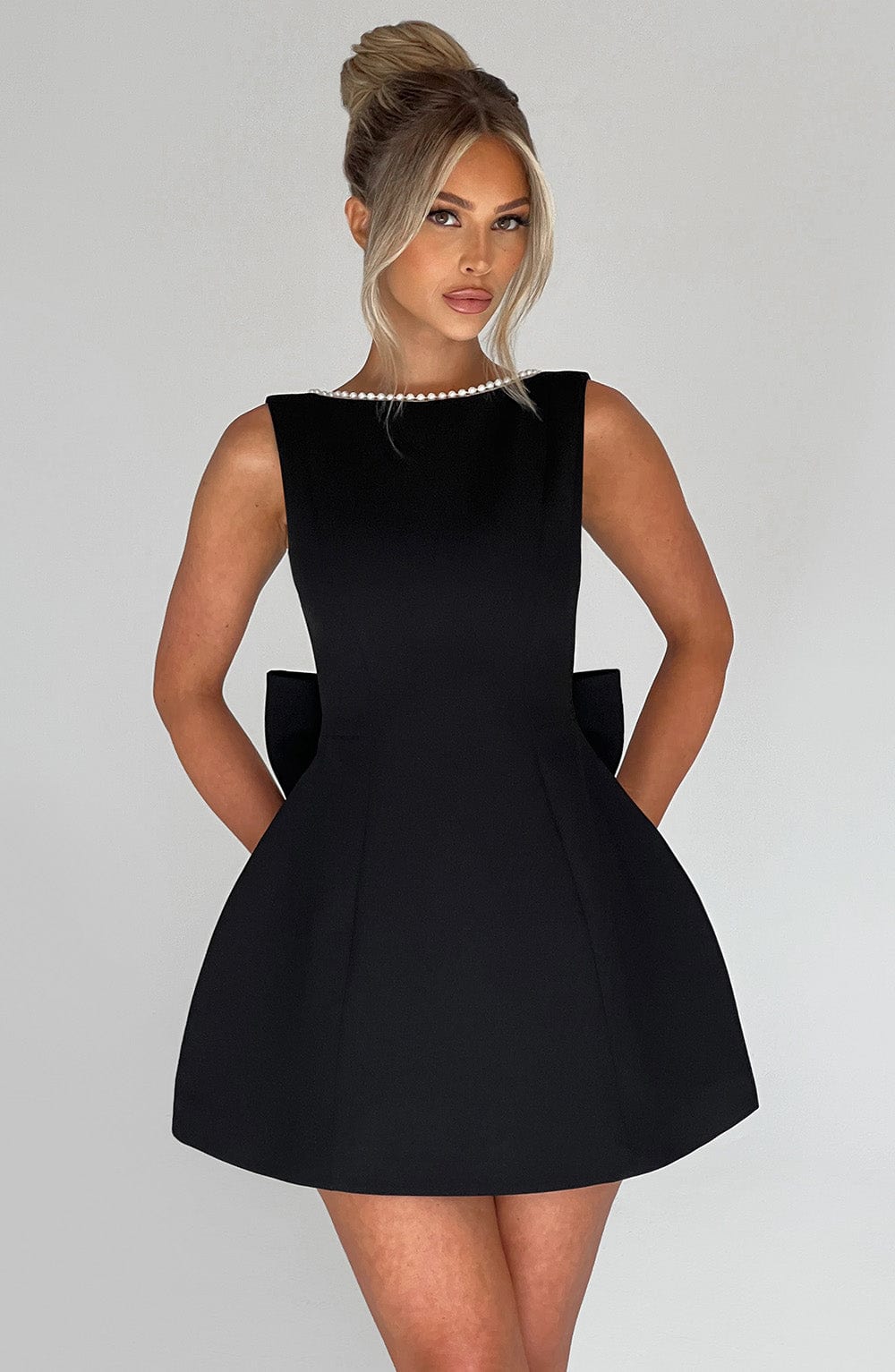 Women's Chic Mini Dress - Stylish and Trendy
