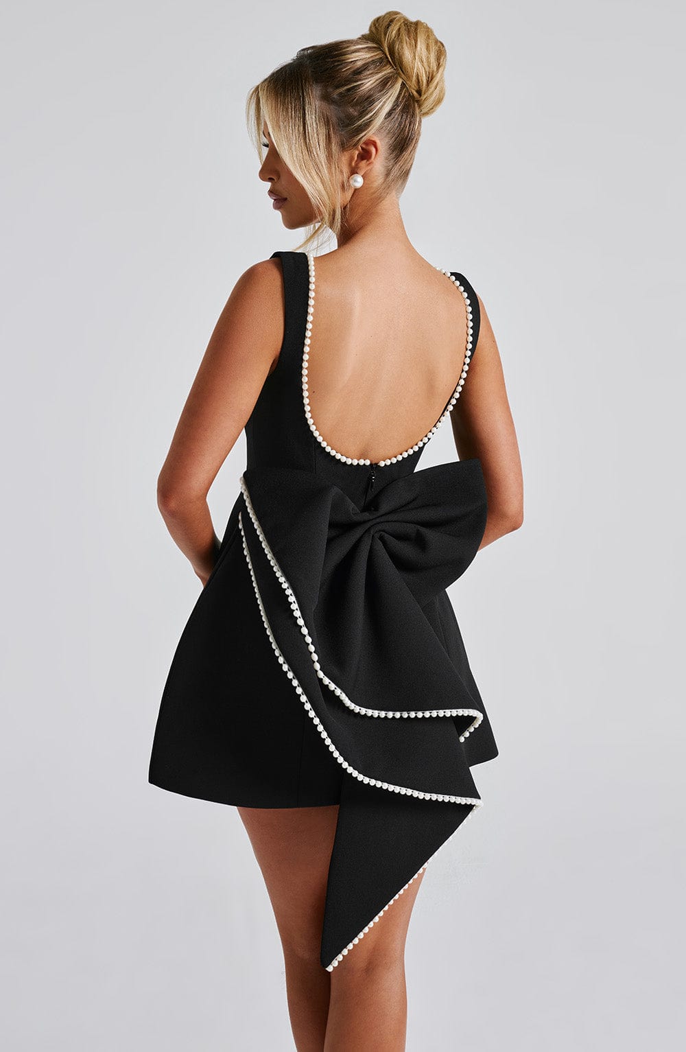 Women's Chic Mini Dress - Stylish and Trendy