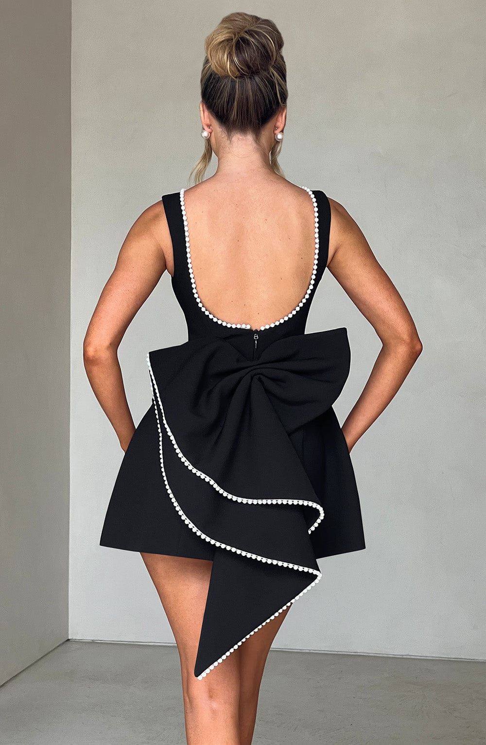 Women's Chic Mini Dress - Stylish and Trendy