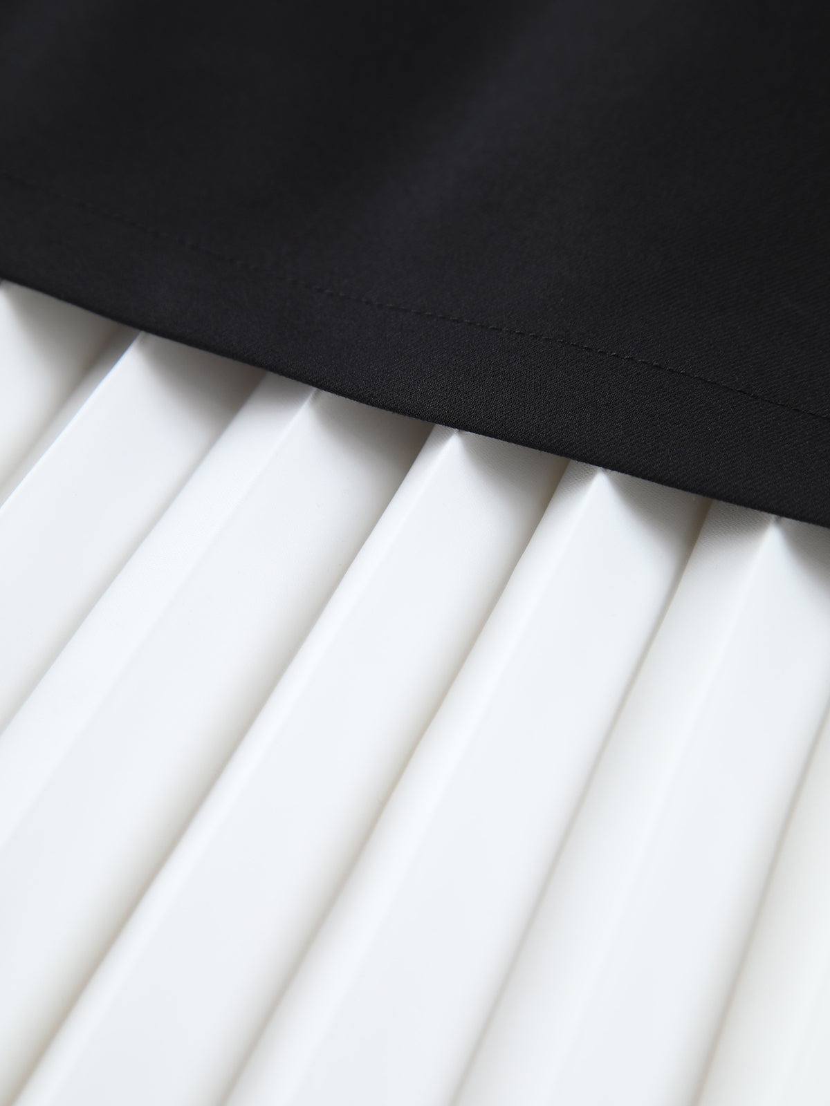 Women's Two Tone Pleated Long Skirt