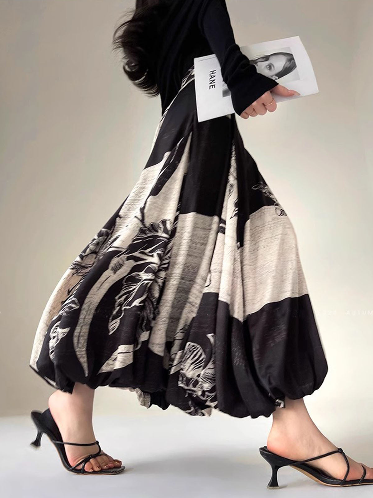 Women's Midi Skirt with Side Zipper and Bud Waist