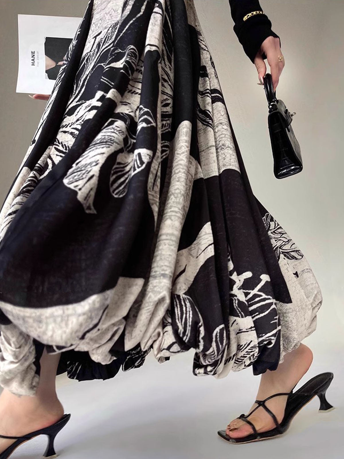 Women's Midi Skirt with Side Zipper and Bud Waist