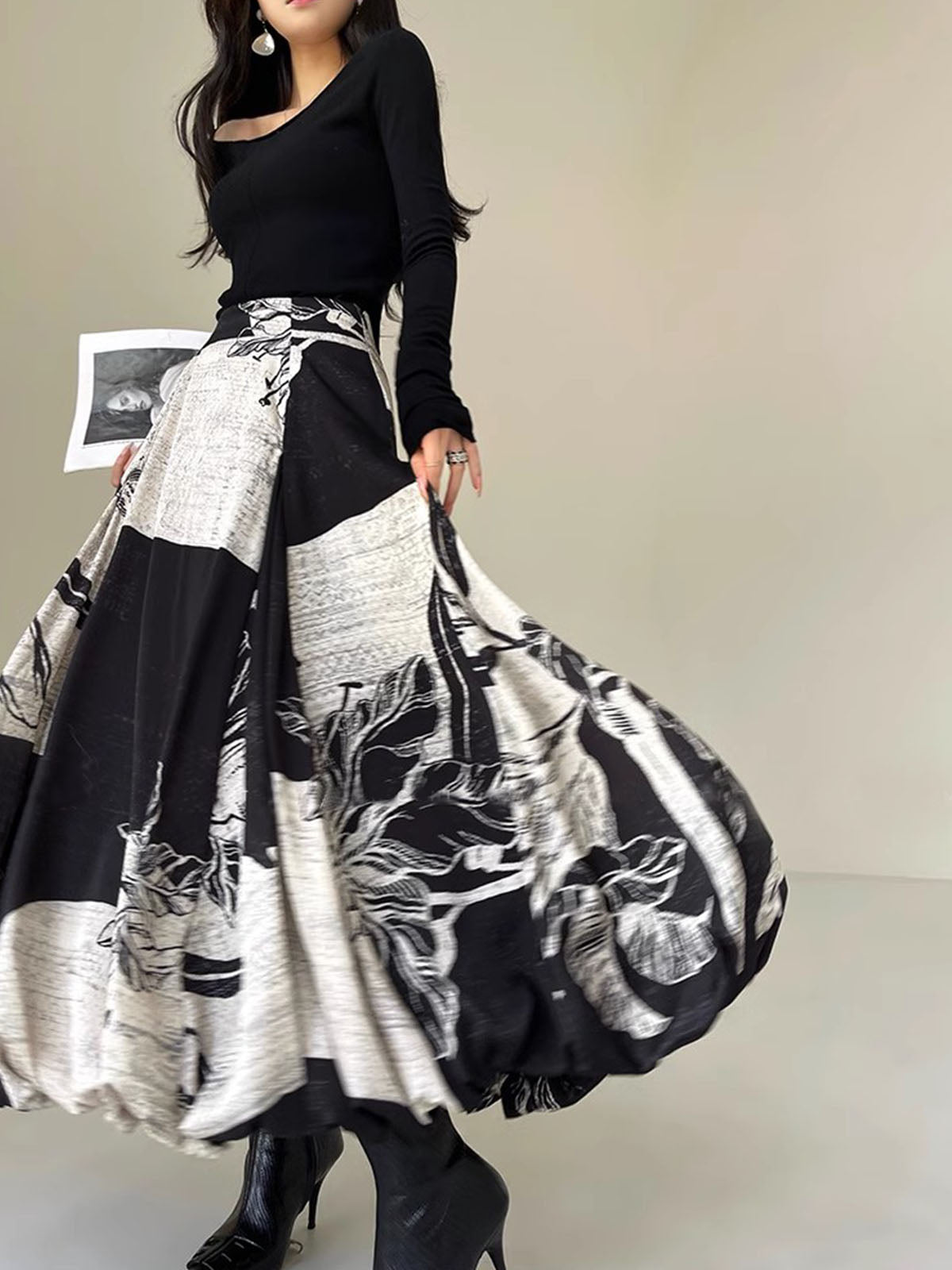 Women's Midi Skirt with Side Zipper and Bud Waist
