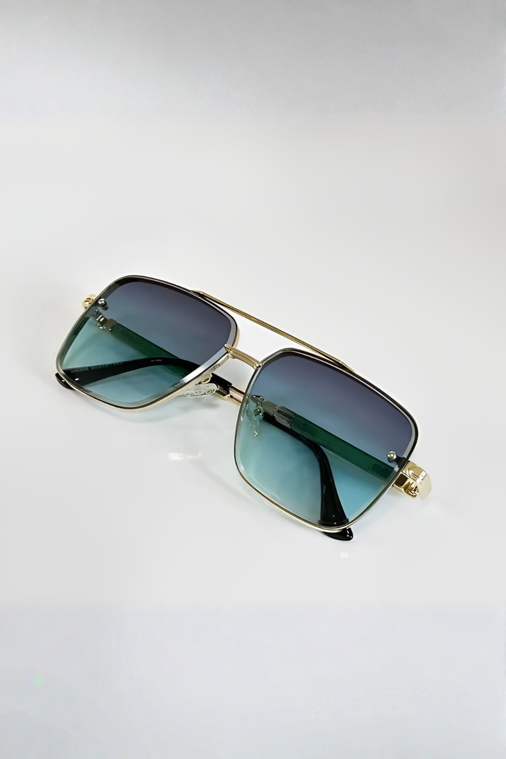 Men's Retro Gold Frame Aviator Sunglasses - UV400 Gradient Lens