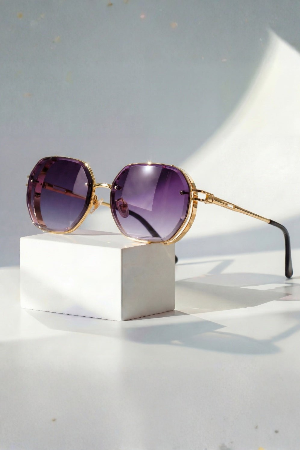 Women's Oversized Geometric Sunglasses - Amber Lens Gold Frame