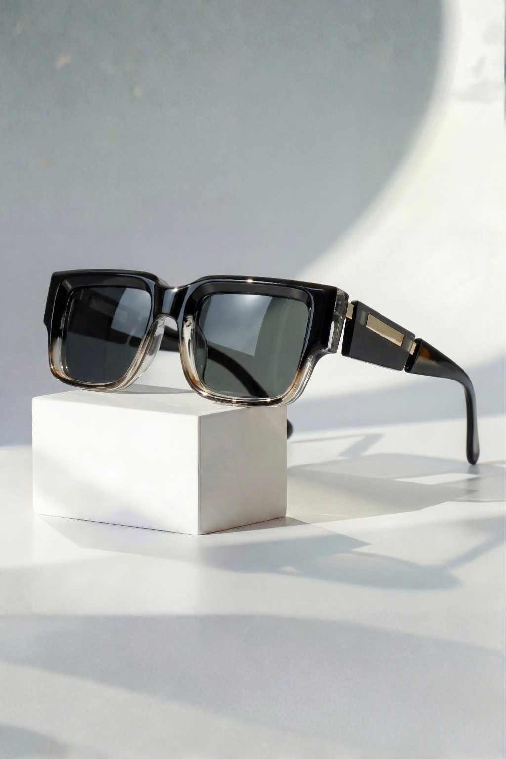 Women's Oversized Tortoiseshell Sunglasses - Casual Summer