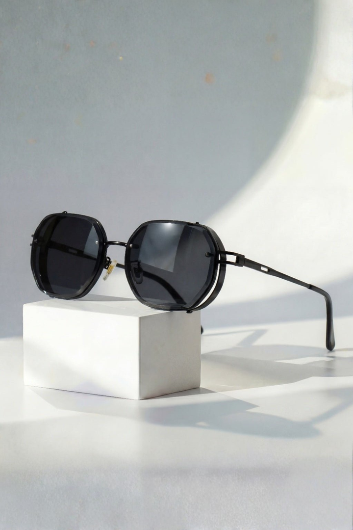 Women's Oversized Geometric Sunglasses - Amber Lens Gold Frame